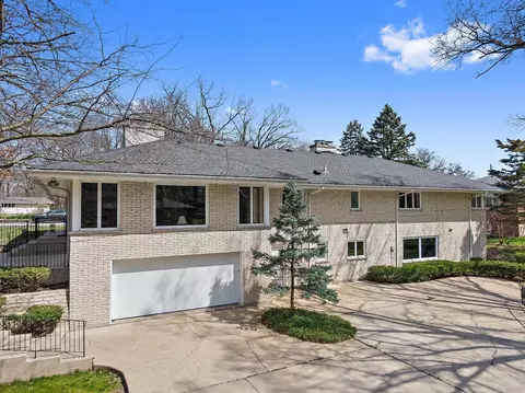 Exterior - 535 Oakhill Rd, Elgin, IL 60120 photo 6 of 9