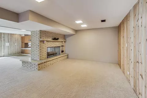 Living - 535 Oakhill Rd, Elgin, IL 60120 photo 5 of 5