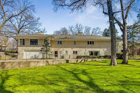 Exterior - 535 Oakhill Rd, Elgin, IL 60120 photo 4 of 9