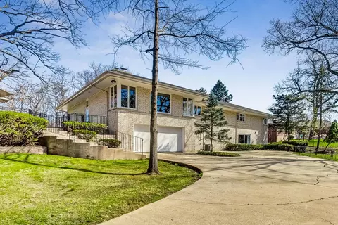 Exterior - 535 Oakhill Rd, Elgin, IL 60120 photo 5 of 9