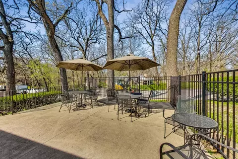 Exterior - 535 Oakhill Rd, Elgin, IL 60120 photo 8 of 9