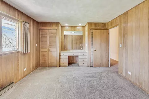 Bedroom - 535 Oakhill Rd, Elgin, IL 60120 photo 2 of 2