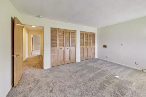 Bedroom - 535 Oakhill Rd, Elgin, IL 60120 photo 1 of 2