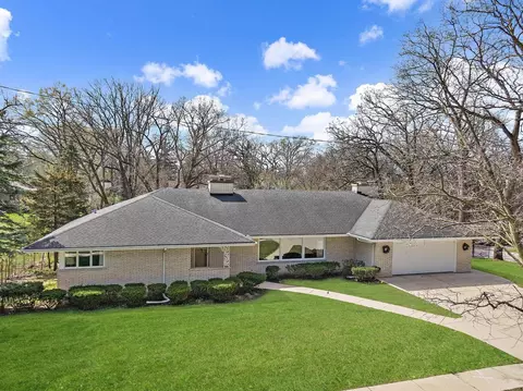 535 Oakhill Rd, Elgin, IL 60120