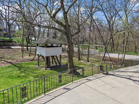 View/Area - 535 Oakhill Rd, Elgin, IL 60120 photo 1 of 4