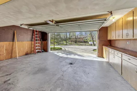 Exterior - 535 Oakhill Rd, Elgin, IL 60120 photo 2 of 9