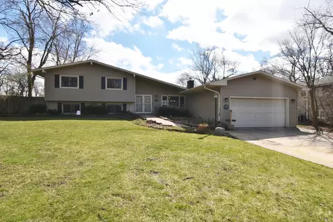 1346 Foxglove Dr, Batavia, IL 60510