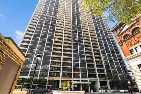 1560 N Sandburg Ter #2806, Chicago, IL 60610
