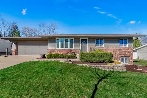 5528 Pebble Creek Trl, Loves Park, IL 61111