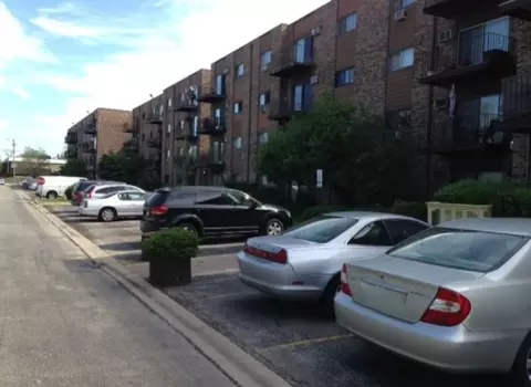 8936 N Parkside Ave #309, Des Plaines, IL 60016