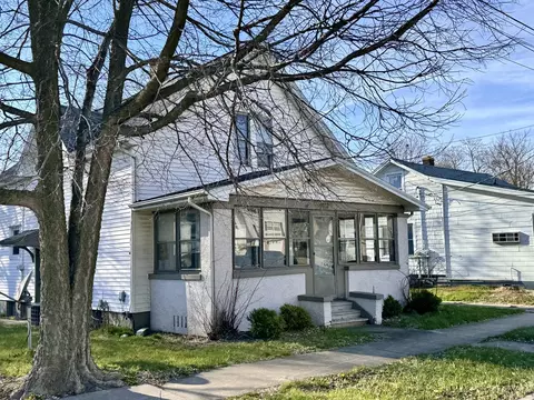 1117 S Main St, Bloomington, IL 61701