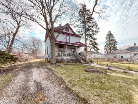 922 Marvel Ave, Woodstock, IL 60098