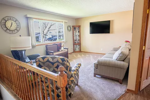 327 S Barbara Dr, Kankakee, IL 60901 photo 3