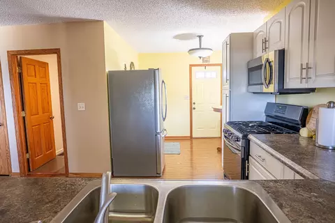327 S Barbara Dr, Kankakee, IL 60901 photo 6