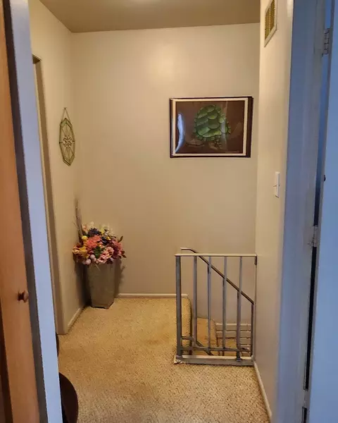 Entry Way - 1676 Cornell Dr, Hoffman Estates, IL 60169 photo 1 of 2