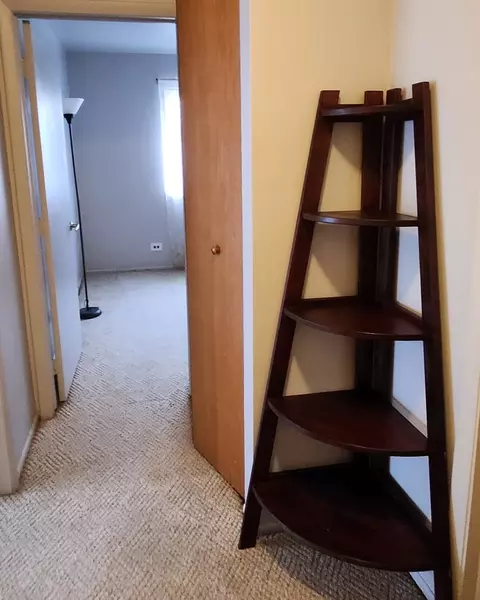 Entry Way - 1676 Cornell Dr, Hoffman Estates, IL 60169 photo 2 of 2