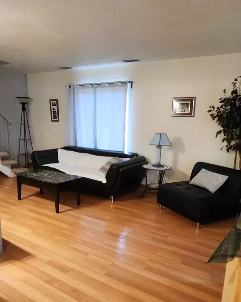 Living - 1676 Cornell Dr, Hoffman Estates, IL 60169 photo 2 of 2