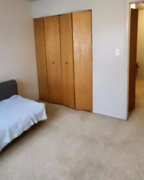 Bedroom - 1676 Cornell Dr, Hoffman Estates, IL 60169 photo 3 of 3