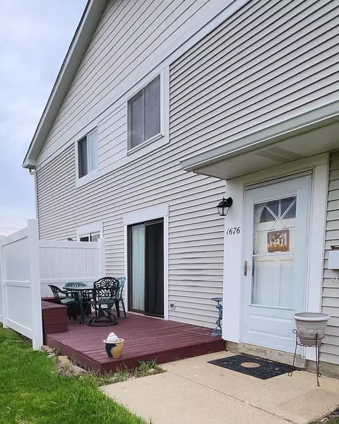 1676 Cornell Dr, Hoffman Estates, IL 60169