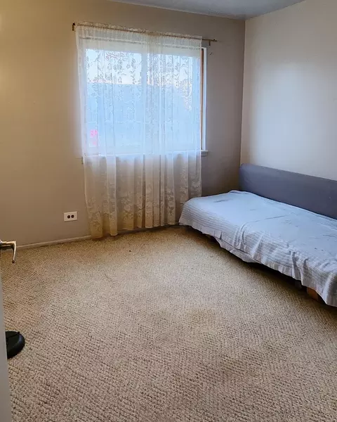 Bedroom - 1676 Cornell Dr, Hoffman Estates, IL 60169 photo 2 of 3