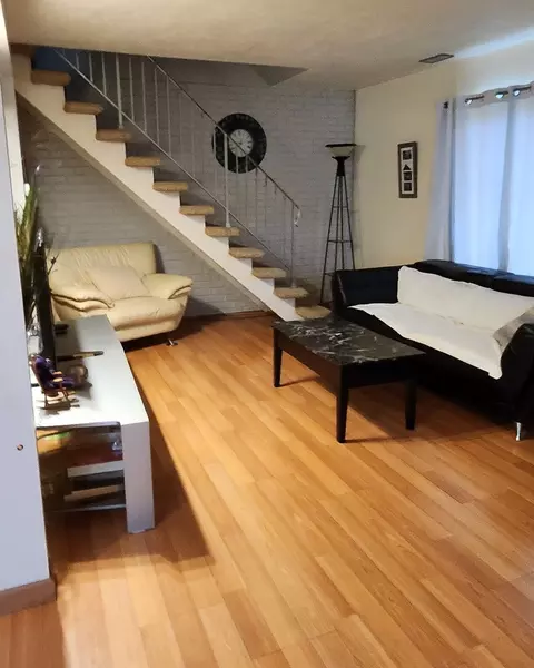 Living - 1676 Cornell Dr, Hoffman Estates, IL 60169 photo 1 of 2