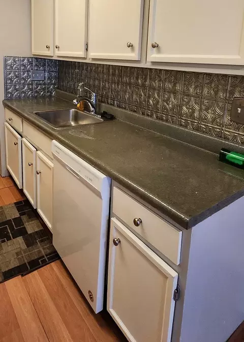 Kitchen - 1676 Cornell Dr, Hoffman Estates, IL 60169 photo 3 of 3