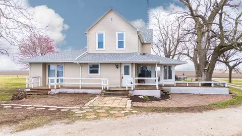 257 E 8th Rd, Dana, IL 61321