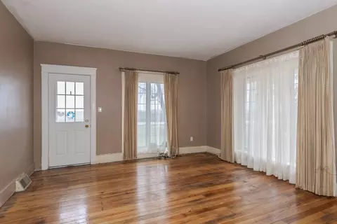 Living - 257 E 8th Rd, Dana, IL 61321 photo 1 of 4