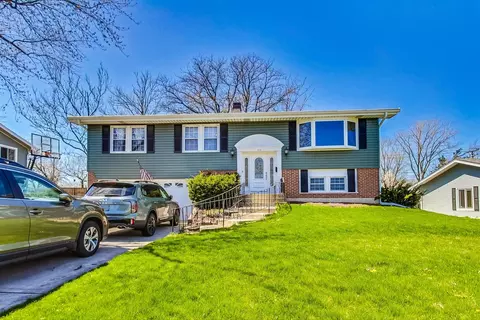 2 S104 Churchill Ln, Glen Ellyn, IL 60137
