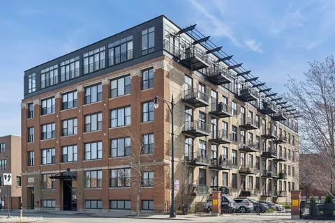 2911 N Western Ave #208, Chicago, IL 60618