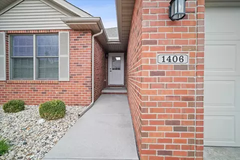 Exterior - 1406 Monterey Pine Dr, Normal, IL 61761 photo 2 of 4