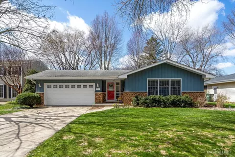 1533 Warbler Dr, Naperville, IL 60565