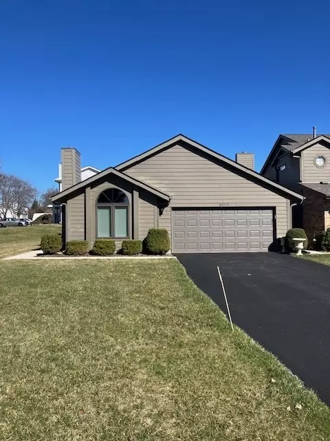 8053 Wildwood Ln, Darien, IL 60561