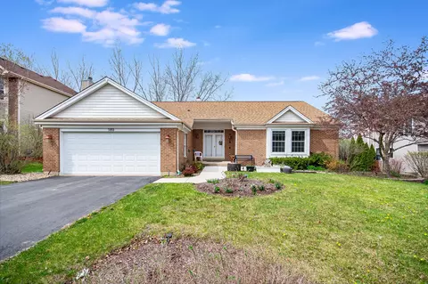 580 Majestic Dr, Algonquin, IL 60102