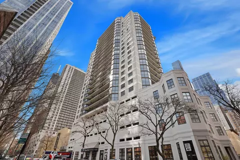 33 W Delaware Pl #9F, Chicago, IL 60610