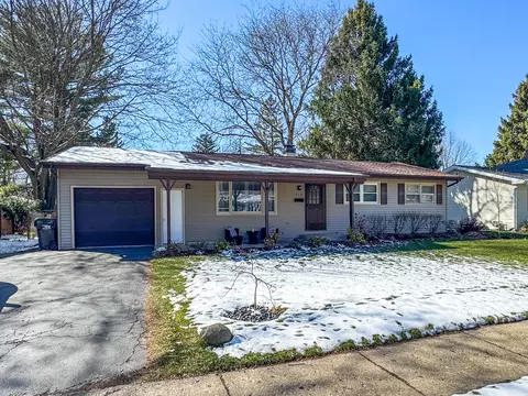 210 S River Rd, Fox River Grove, IL 60021