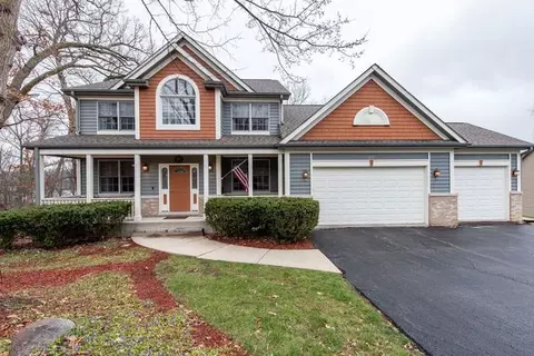 1257 Bayshore Dr, Antioch, IL 60002
