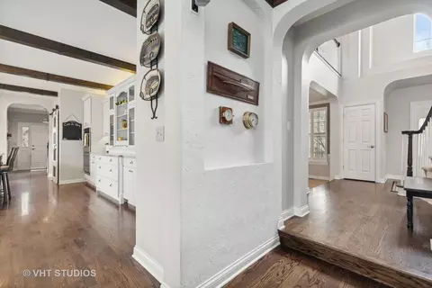 Entry Way - 303 Saddle Ln, Fox River Grove, IL 60021 photo 4 of 7