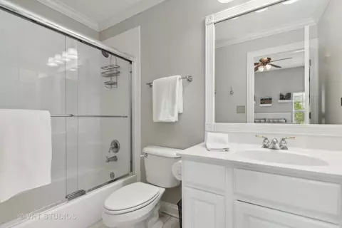 Bath - 303 Saddle Ln, Fox River Grove, IL 60021 photo 2 of 7