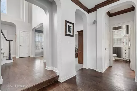 Entry Way - 303 Saddle Ln, Fox River Grove, IL 60021 photo 5 of 7
