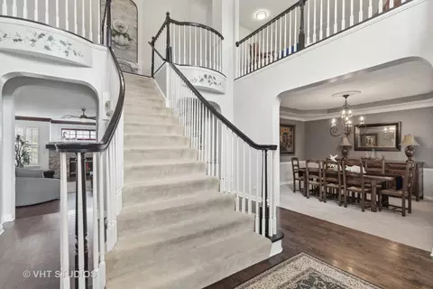 Entry Way - 303 Saddle Ln, Fox River Grove, IL 60021 photo 2 of 7