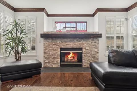 Living - 303 Saddle Ln, Fox River Grove, IL 60021 photo 4 of 7
