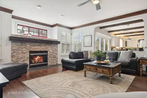 Living - 303 Saddle Ln, Fox River Grove, IL 60021 photo 5 of 7