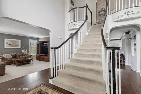 Entry Way - 303 Saddle Ln, Fox River Grove, IL 60021 photo 3 of 7
