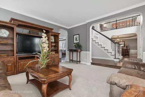 Living - 303 Saddle Ln, Fox River Grove, IL 60021 photo 2 of 7