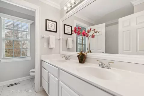 Bath - 303 Saddle Ln, Fox River Grove, IL 60021 photo 3 of 7