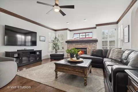 Living - 303 Saddle Ln, Fox River Grove, IL 60021 photo 3 of 7