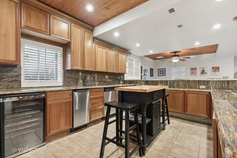 Kitchen - 303 Saddle Ln, Fox River Grove, IL 60021 photo 8 of 9