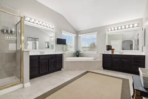 Bath - 303 Saddle Ln, Fox River Grove, IL 60021 photo 4 of 7