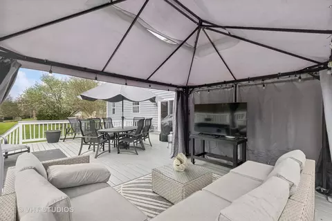 Exterior - 303 Saddle Ln, Fox River Grove, IL 60021 photo 6 of 10